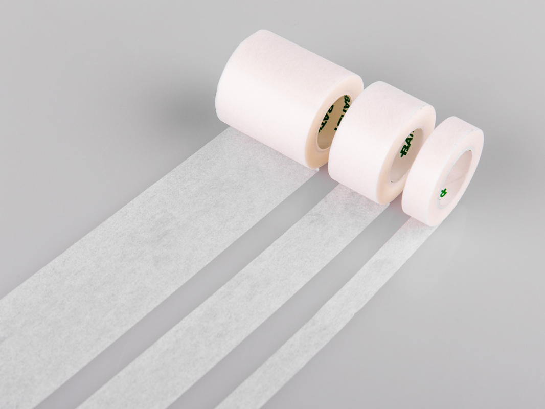 SOFTPORE - Fixační náplast z netkaného textilu, 2,5 cm x 9,15 m, KRAB (12 kusů)